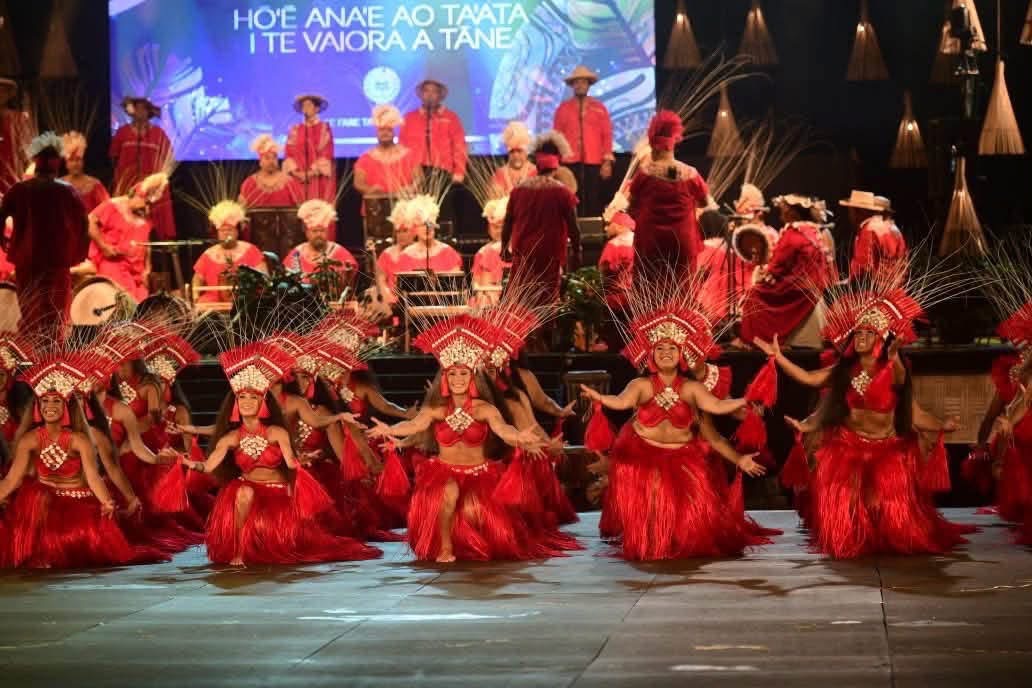 Prestation Temaeva avec musiciens et chanteurs